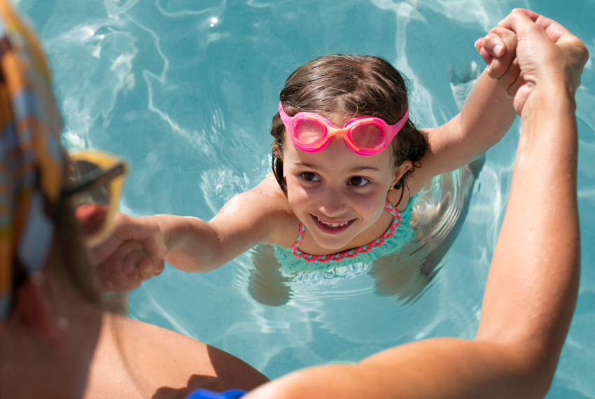 How to Throw a Summer Pool Party For Kid